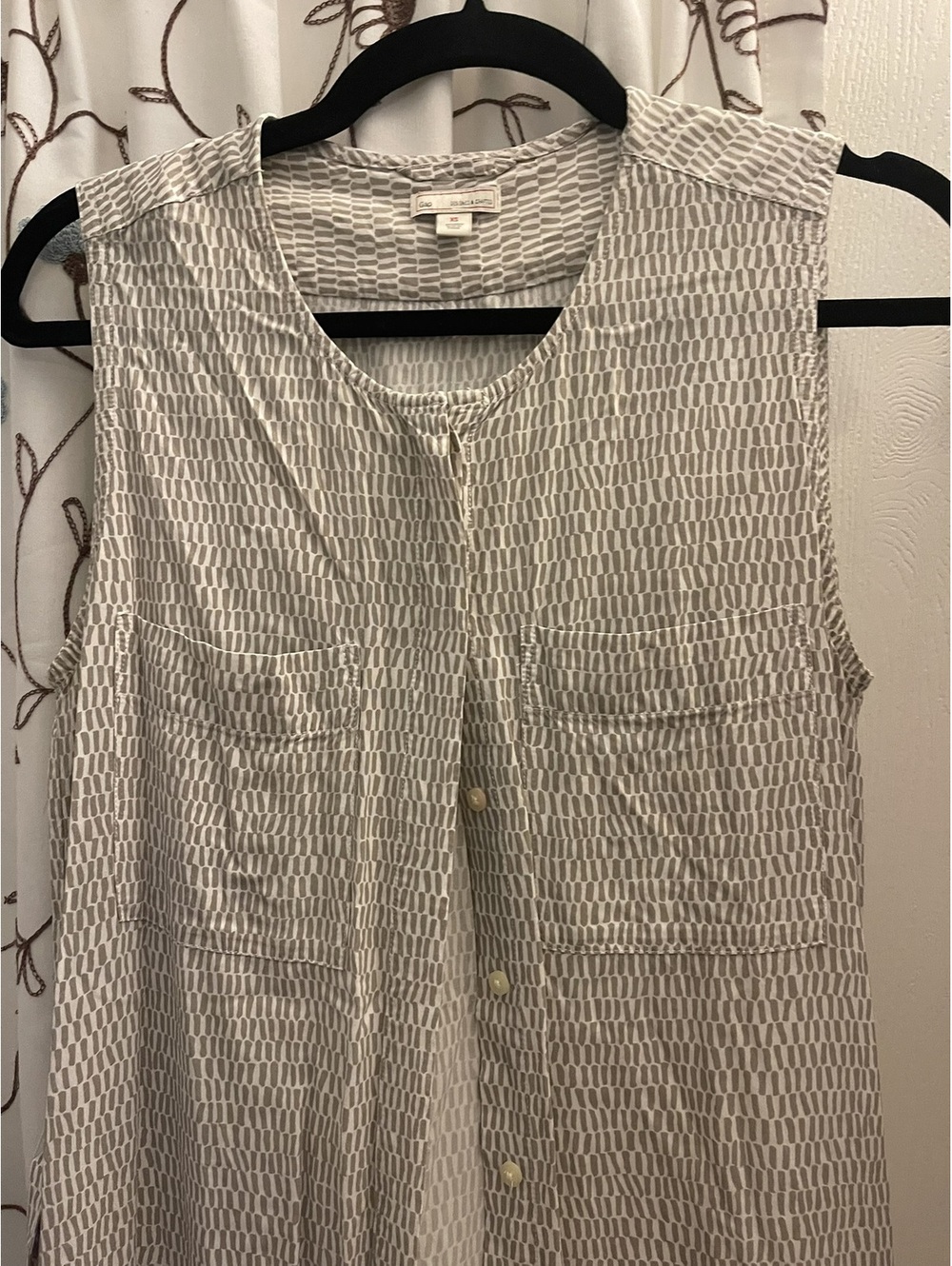 Gap | XS | Gray Smocked Sleeveless Shift Dress